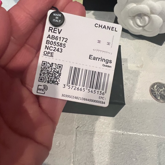 Chanel - Picture 7 of 12